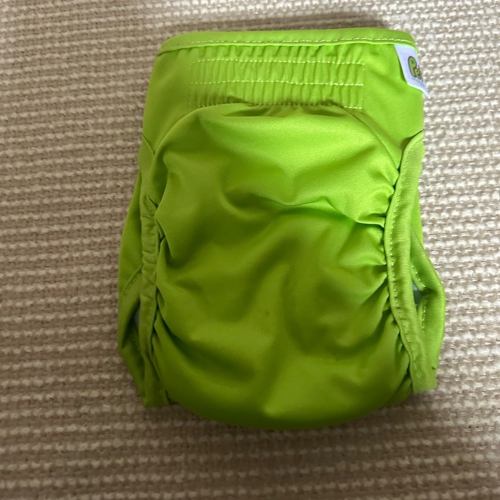NEW NWOT light green DOGGIE PUPPY DOG DIAPER adjustable size S w/ tail opening